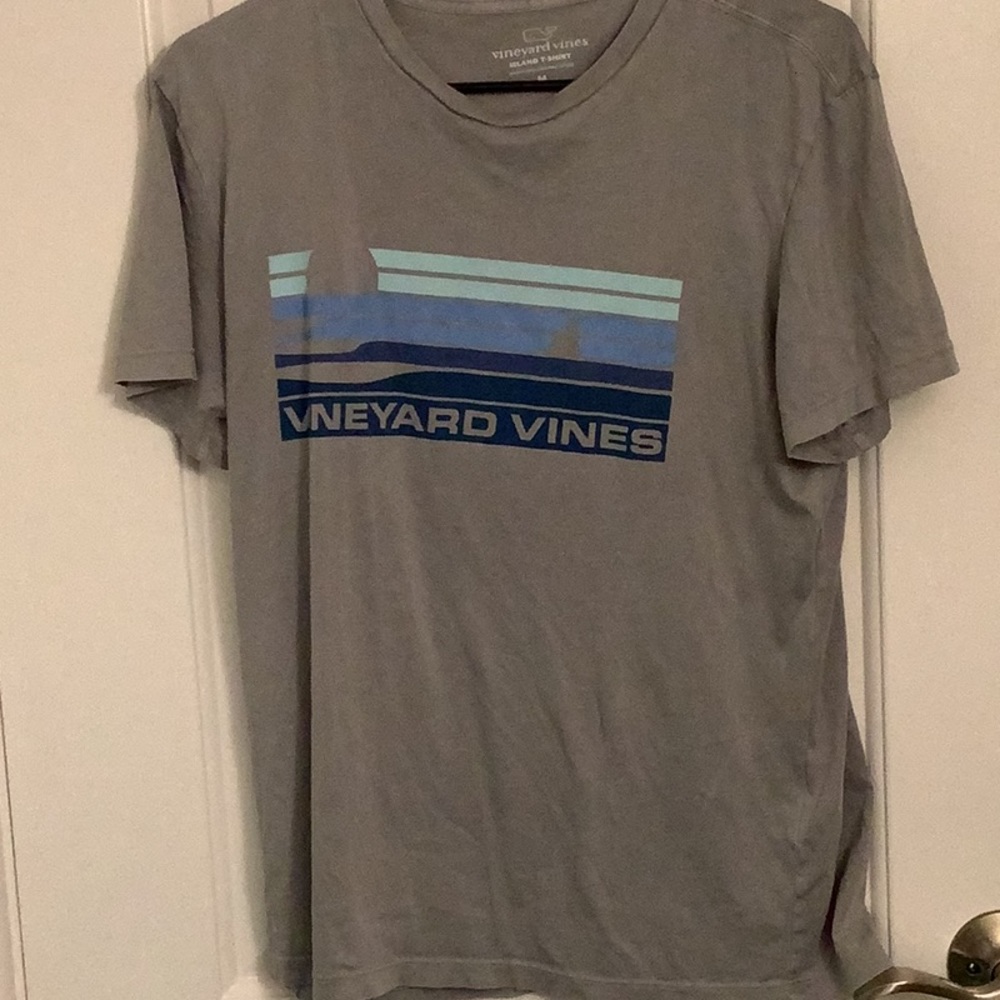 Vineyard vines island t-shirt